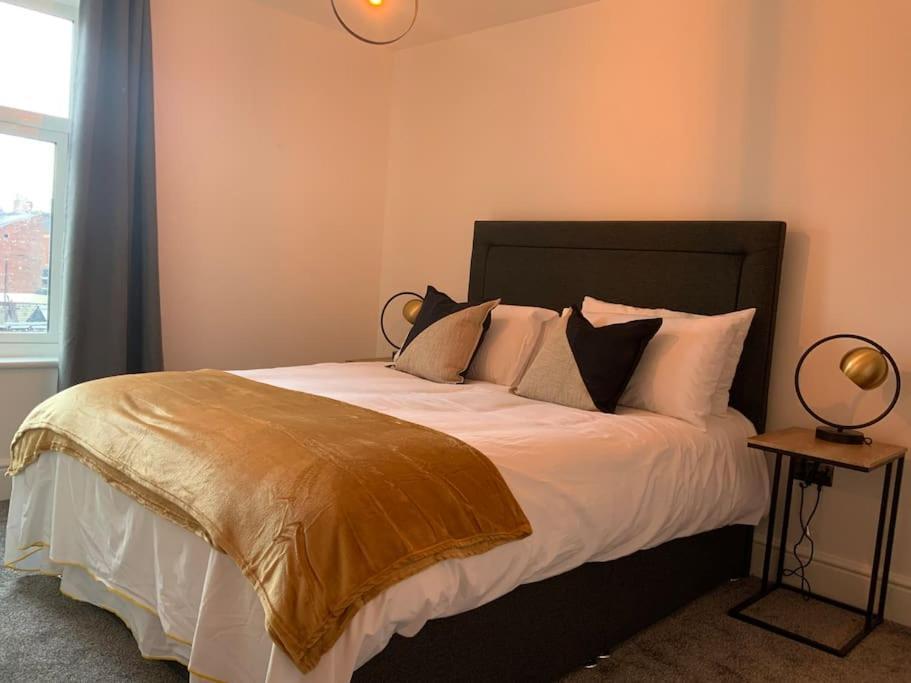 Centrally Located To The City Of 링컨 외부 사진